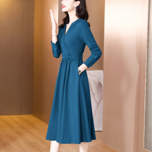 RM972#新款简约气质通勤长袖连衣裙褶皱V领大摆裙子春季