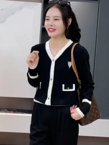 KM20157#新款韩版小香风V领针织衫女设计感温柔气质长袖开衫外套