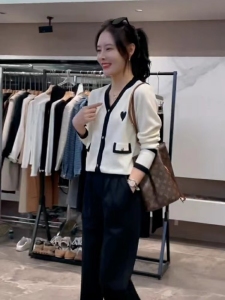 KM20157#新款韩版小香风V领针织衫女设计感温柔气质长袖开衫外套