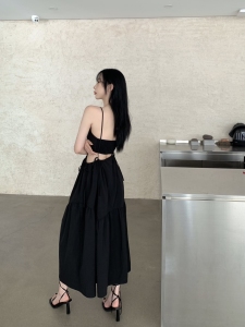 TR20283#  露腰吊带连衣裙女夏季设计感小众黑色显白露背收腰裙