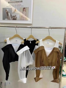 KM20752#拼接假两件衬衫女2022年新款韩版时尚撞色镂空露肩显瘦独特上衣潮