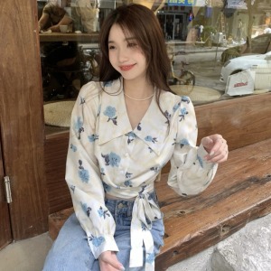 KM20946#韩版早秋短款法式复古衬衫女设计感别致绑带碎花上衣