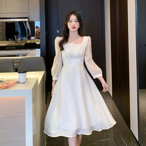 KM24598#秋新款女装气质米白色法式方领收腰显瘦通勤长袖连衣裙