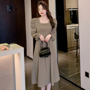 KM22766#秋季法式复古设计感纯色圆领收腰显瘦中长连衣裙