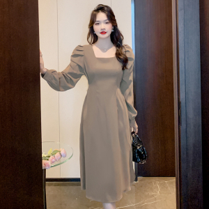 KM22766#秋季法式复古设计感纯色圆领收腰显瘦中长连衣裙