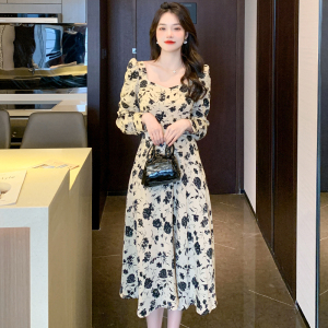 RM22595#长袖碎花连衣裙女2023年秋装新款法式方领收腰赫本风长裙