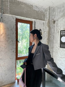 PS57913# 秋季新款韩版黑色拼接灰色设计感休闲帅气西装女兜口质感金属链条