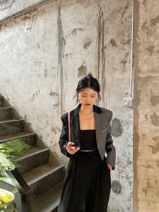 PS57913# 秋季新款韩版黑色拼接灰色设计感休闲帅气西装女兜口质感金属链条