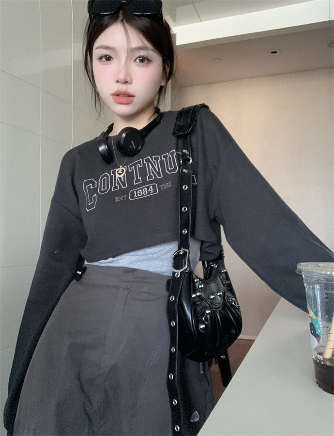Real shot~! Early autumn retro sweet and cool embroidered letters short sweatshirt suspender two-piece set