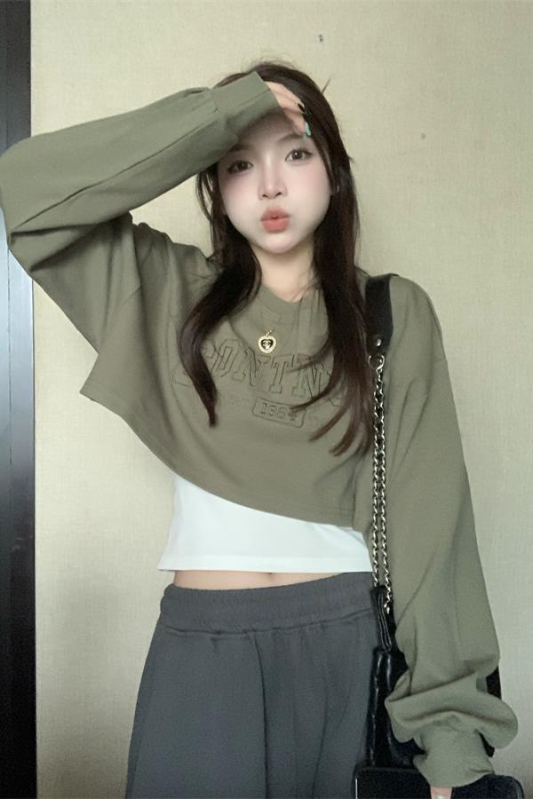 Real shot~! Early autumn retro sweet and cool embroidered letters short sweatshirt suspender two-piece set