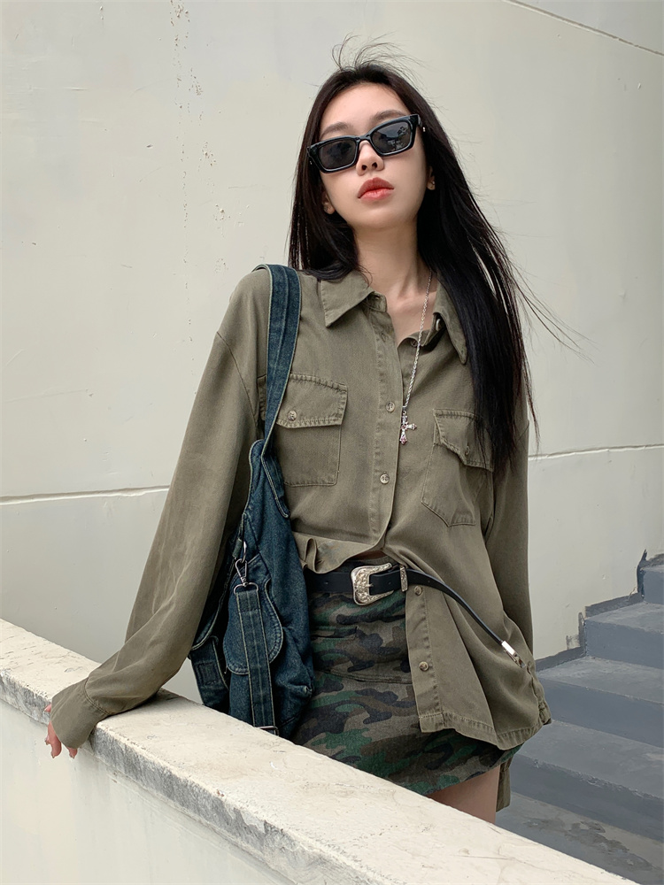 Real shot of American retro lapel workwear denim shirt + camouflage A-line skirt and skirt for women with belt