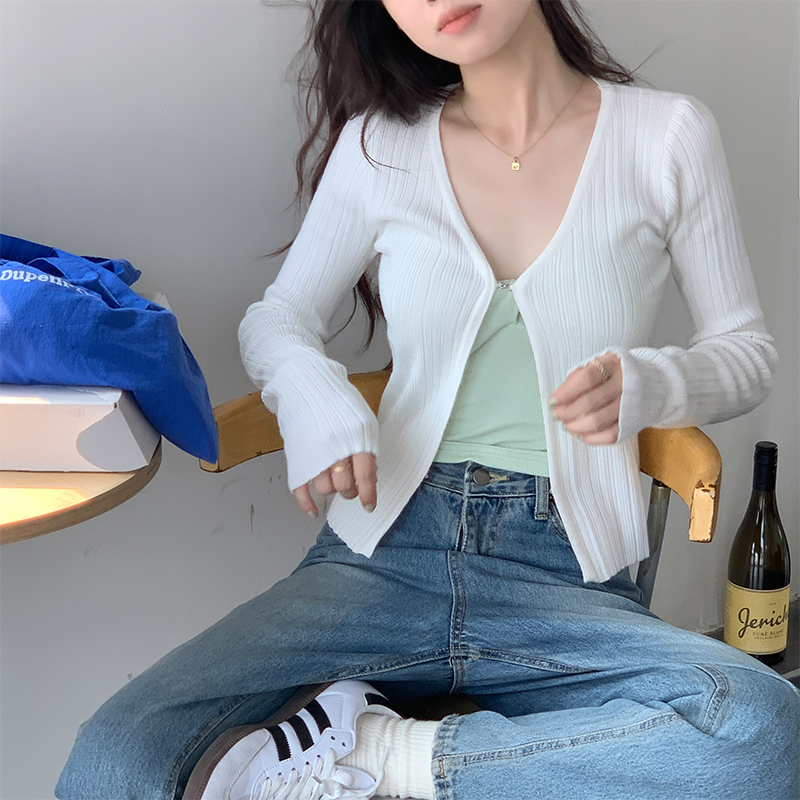Actual shot of Korean chic spring white green V-neck single-row concealed button versatile long-sleeved knitted cardigan sweater