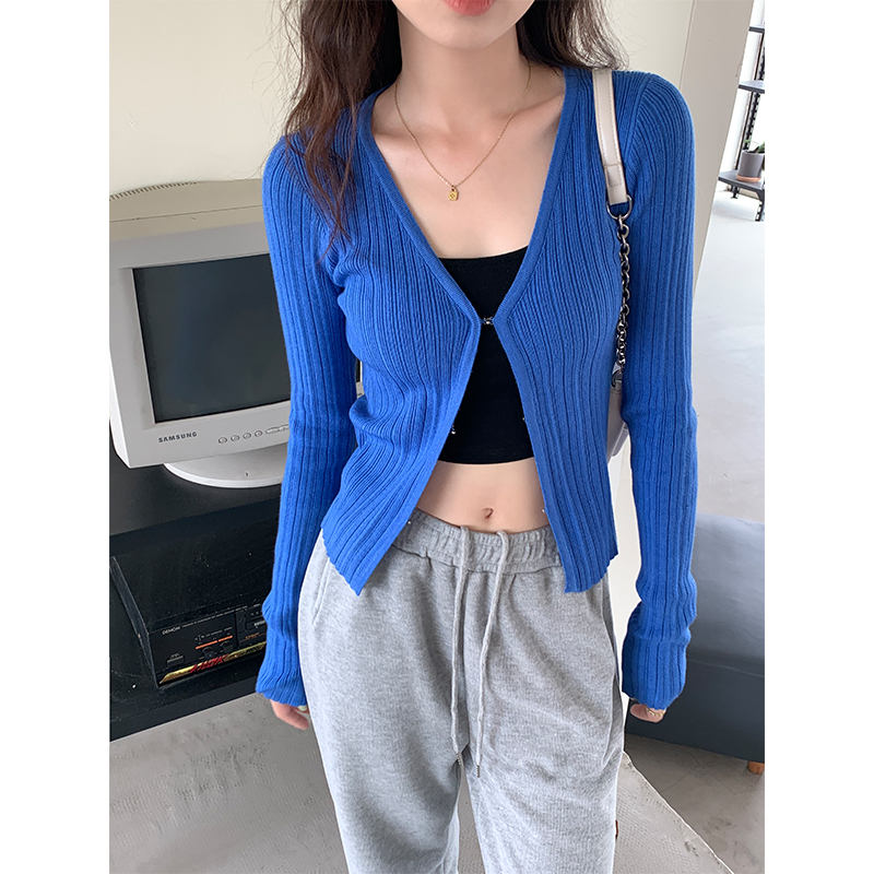 Actual shot of 2024 spring pure lust style V-neck knitted hidden button small cardigan jacket for women niche short versatile top