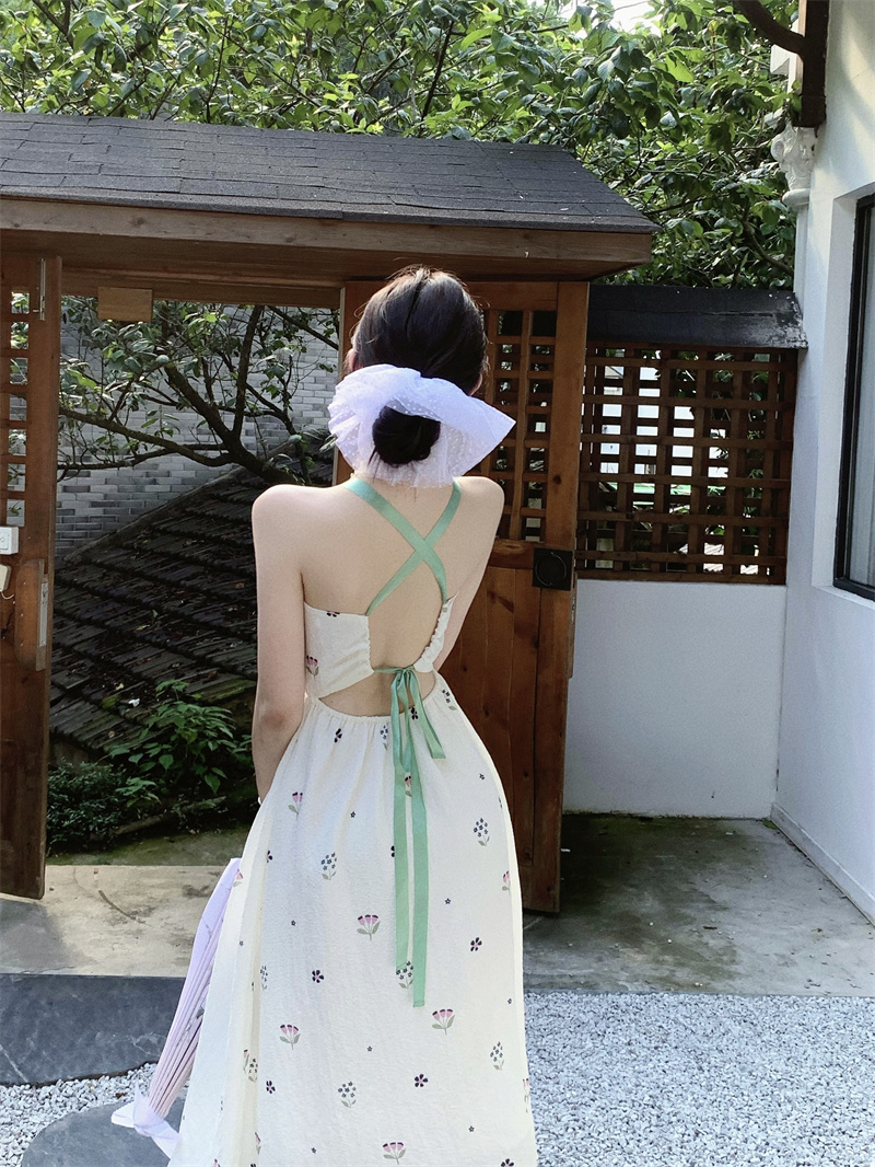 法式碎花吊帶連衣裙女夏季高級感露背長裙收腰顯瘦裙子