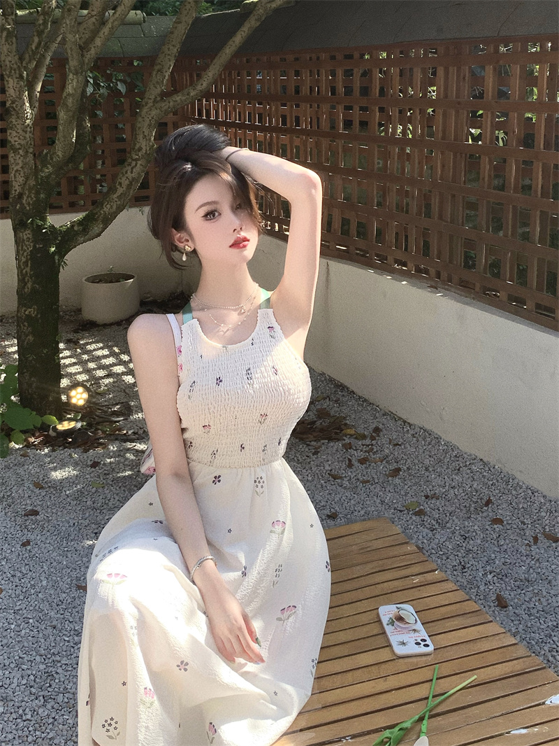 法式碎花吊帶連衣裙女夏季高級感露背長裙收腰顯瘦裙子