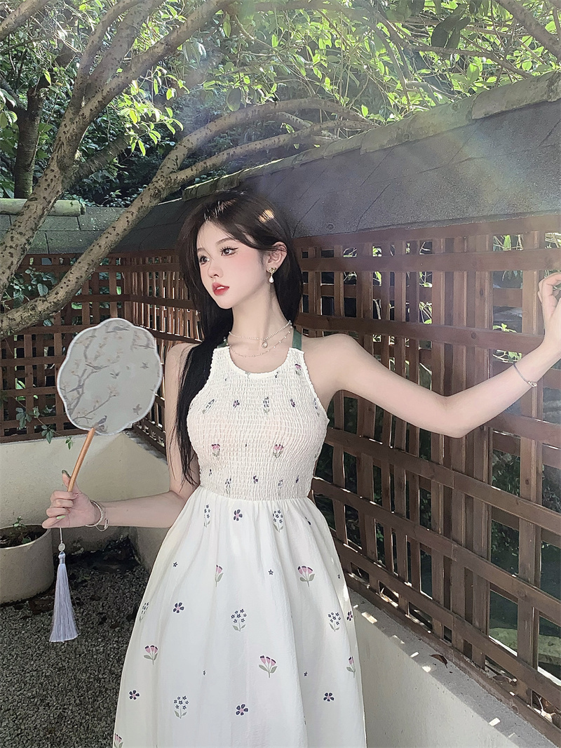 法式碎花吊帶連衣裙女夏季高級感露背長裙收腰顯瘦裙子
