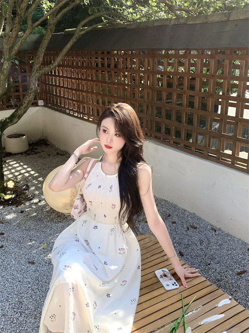 法式碎花吊帶連衣裙女夏季高級感露背長裙收腰顯瘦裙子