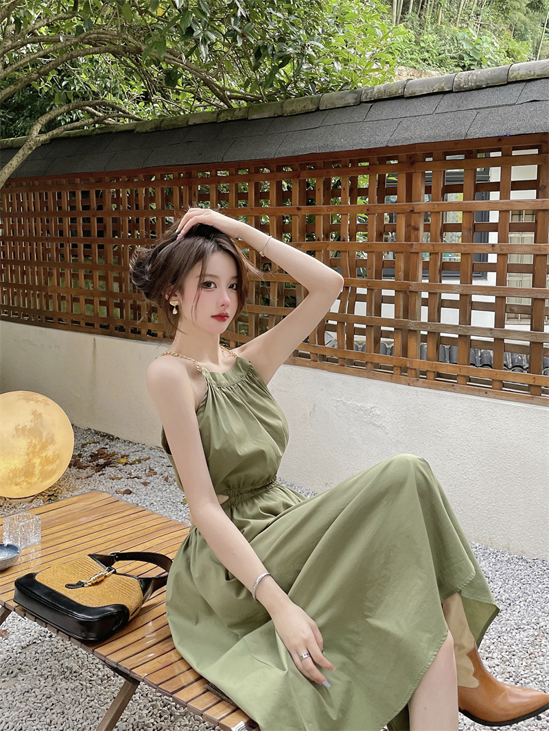7837實拍白鹿同款橄欖綠掛脖連衣裙高級顯瘦露腰無袖中長款裙子夏