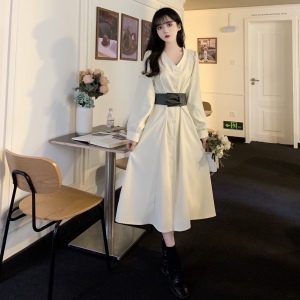 KM23472#大码秋季法式白色v领连衣裙子2022新款女秋装高级感收腰长裙套装