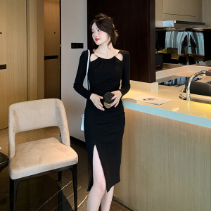 KM23088#黑色开叉连衣裙女秋2022年设计感气质包臀裙收腰中长款裙子