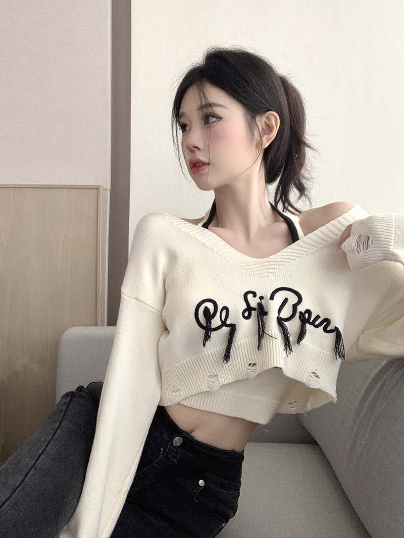 Actual shot of tassel v-neck ripped short sweater for women in autumn and winter new loose long-sleeved sweater two-piece set