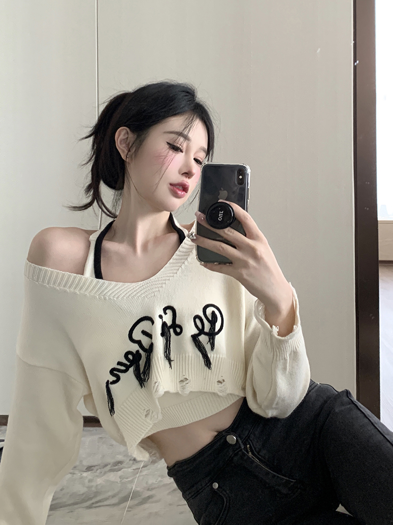 Actual shot of tassel v-neck ripped short sweater for women in autumn and winter new loose long-sleeved sweater two-piece set