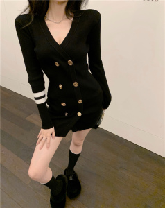 KM24518#新款黑色长袖针织连衣裙女V领显瘦纯欲风包臀短裙