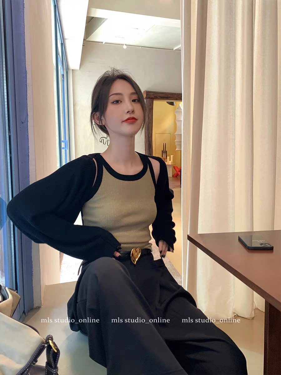 Net price sweater coat women's cardigan 2022 new early autumn small suspenders outside the blouse French small waistcoat two-piece set