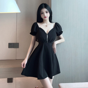 Slim and low cut sexy short sleeve A-line dress