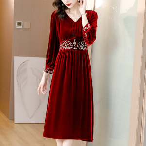 RM22959#丝绒连衣裙女新款妈妈秋装红色婚宴装礼服真丝长袖裙子