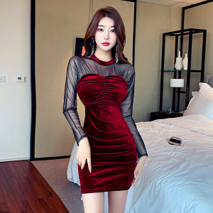 Velvet fitted dress with waistline and sexy skirt