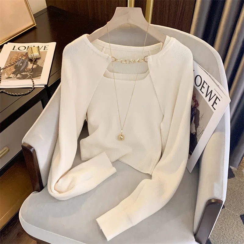 Chain exposed collarbone long-sleeved sweater women's 2022 early autumn gentle retro pure desire hot girl sexy thin bottoming shirt