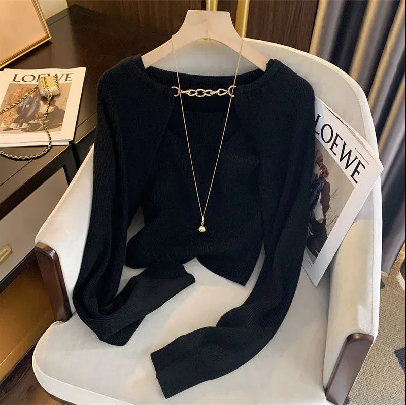 Chain exposed collarbone long-sleeved sweater women's 2022 early autumn gentle retro pure desire hot girl sexy thin bottoming shirt