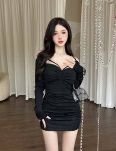 Off shoulder low cut pure sexy long sleeved slim high-class dress