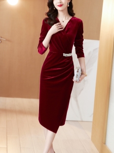 RM24039#金丝绒连衣裙女长袖2023新款酒红礼服喜婆婆婚宴装丝绒包臀裙