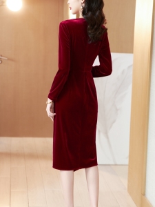 RM24039#金丝绒连衣裙女长袖2023新款酒红礼服喜婆婆婚宴装丝绒包臀裙