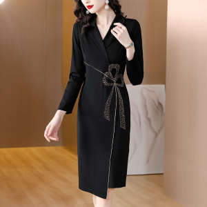 RM24063#裙子秋款2023新款高级感气质洋气女士黑色连衣裙包臀裙春季22150A