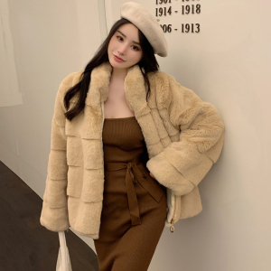Real shot of 2022 new coat women's winter short imitation mink fur loose fashionable young woolen top