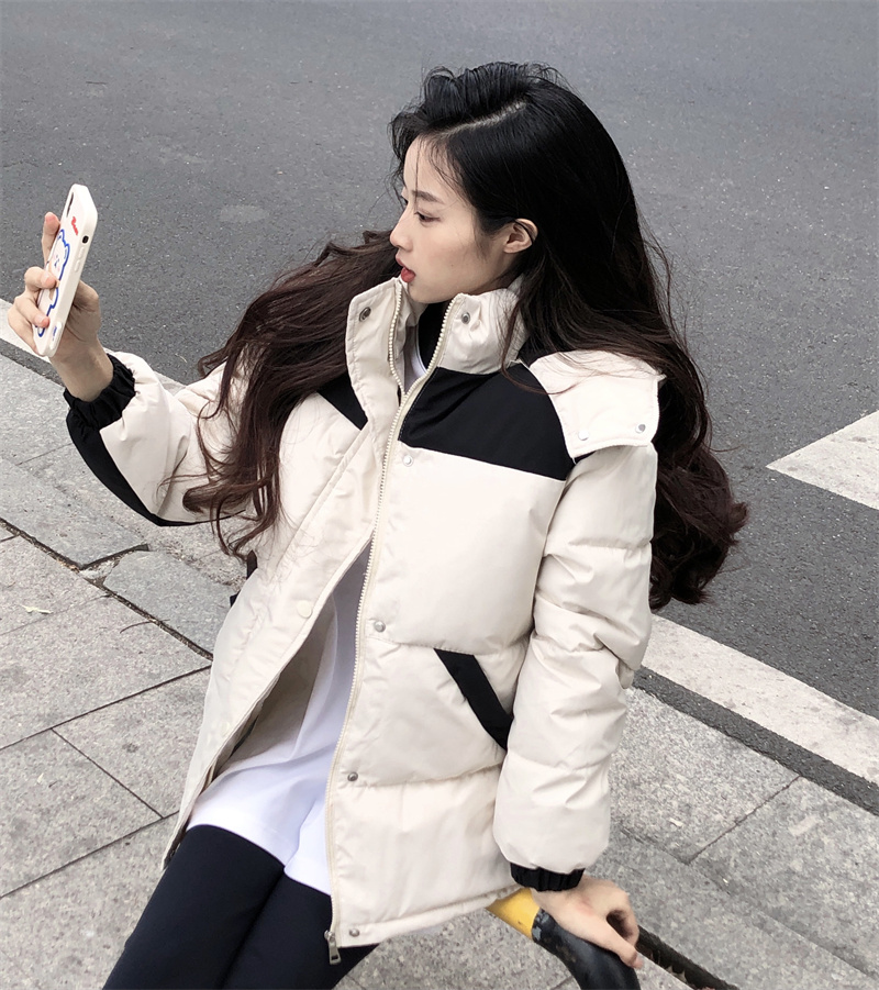 Real shot of hooded cotton coat for women in autumn and winter design, contrasting color, loose and thickened bread coat, mid-length cotton coat