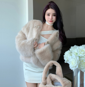 Real shot 2022 new elegant fashion loose plush coat top women's luxury fur imitation fox hair in winter