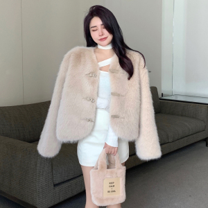 Real time photo of 2022 new woolen coat for women in winter， Korean version， high-grade imitation fur coat， loose top wi