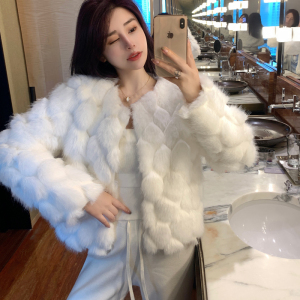 Real shot COCO fur Yaochi Fairy's new V-neck coat in autumn and winter of 2022
