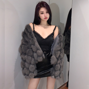 Real shot COCO fur Yaochi Fairy's new V-neck coat in autumn and winter of 2022