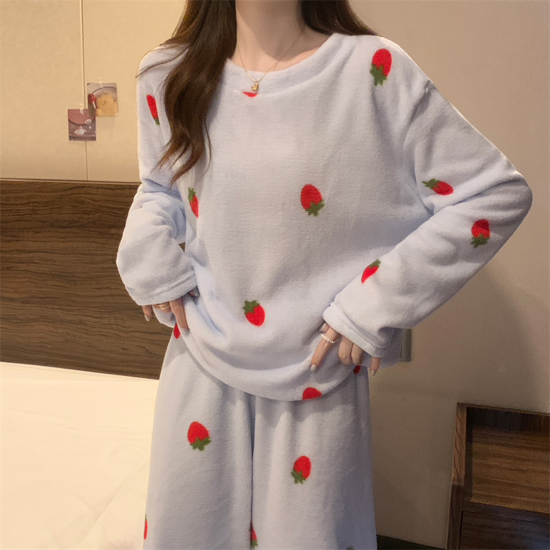 实拍 秋冬新款可爱甜美草莓家居服套装保暖亲肤睡衣裤两件套