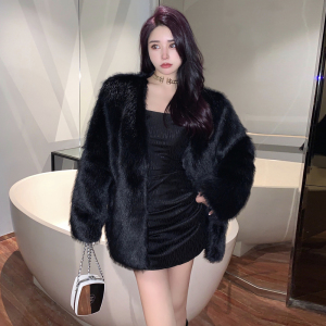 Real shot of winter Korean version of young， medium and long ladies' plush coat High grade fox like fur grass coat