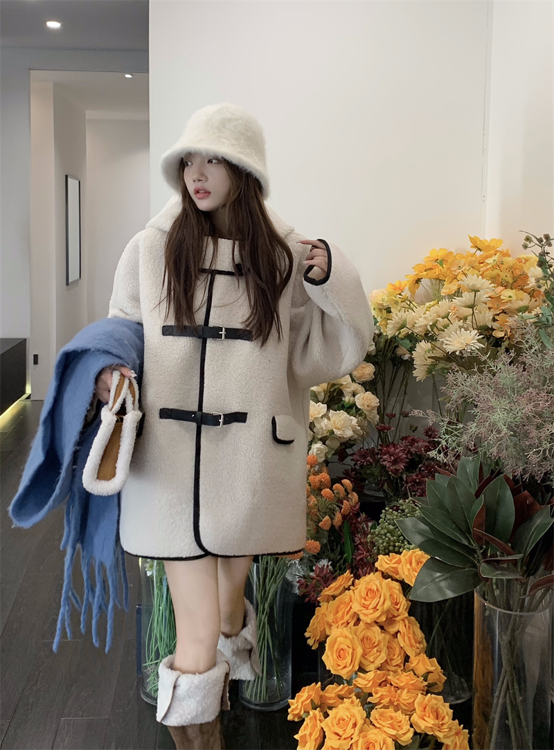 Actual shot~Hooded lambswool coat winter Korean style loose leather buckle warm white design coat