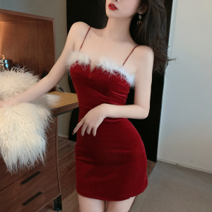 KM29874#气质时尚毛毛拼接丝绒显瘦吊带裙喜庆圣诞红色连衣裙