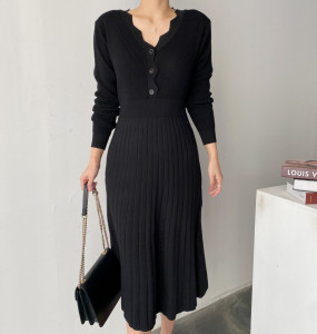 KM29861#韩版chic 气质优雅V领小单排扣修身显瘦长袖压褶中长款针织连衣裙