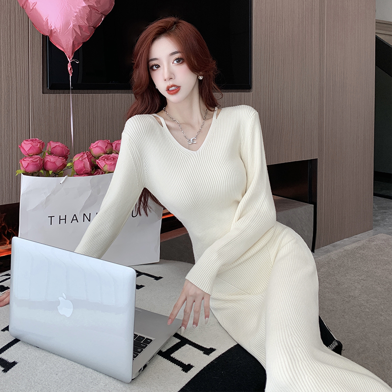 v領針織連衣裙女2024秋冬新款修身氣質內搭打底毛衣包臀魚尾裙潮