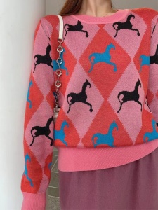 KM30858#高级感粉色小马针织衫毛衣女冬季新款设计感小众圆领套头上衣
